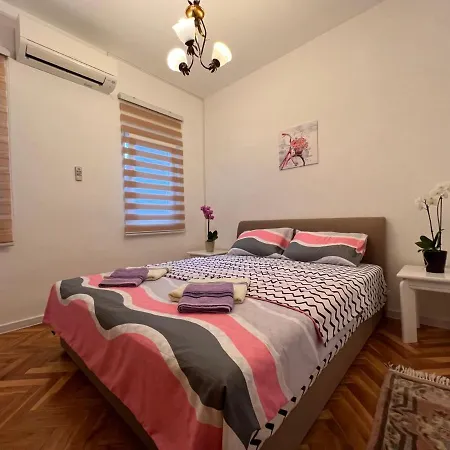 Apartment Dalia & *